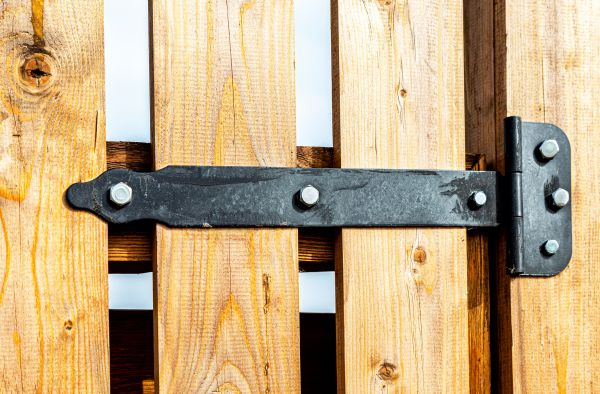 Gate Hinge Repair in Gulfport