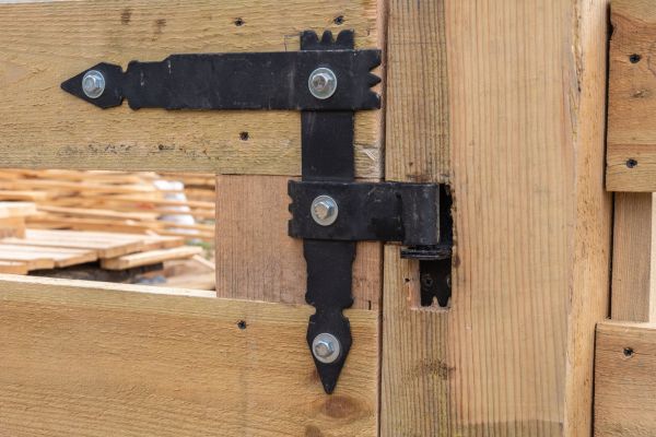 Gate Hinge Adjustment in Gulfport