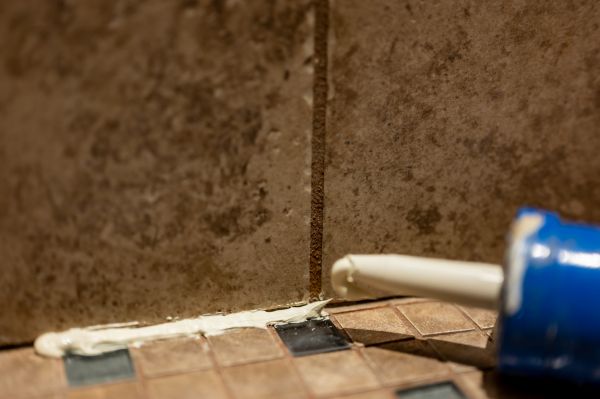 Shower Caulk Replacement in Gulfport